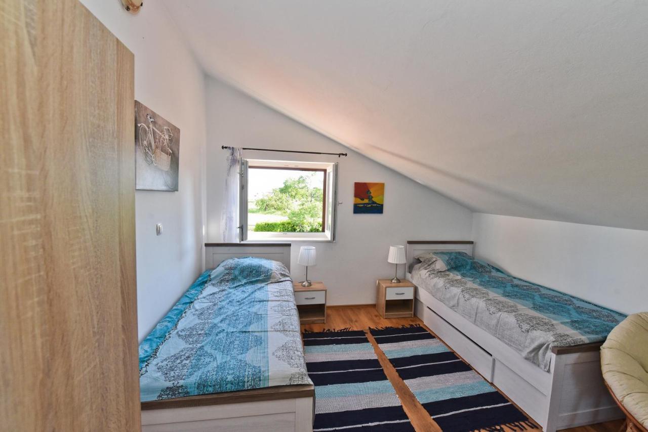 Holiday Home Taras Smilcic Eksteriør billede